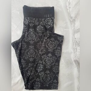 Victoria Secrets PINK leggings  size medium 
Black with shimmering design